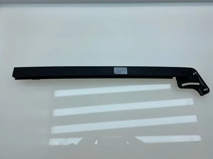 Subaru Forester SG (2006 - 2008) 61240SA010 Направляющая стекла передней двери — фото 4