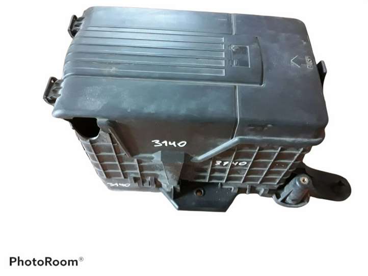 Volkswagen Touran II (2010 - 2016)  3C0915443A Крышка ящика аккумулятора