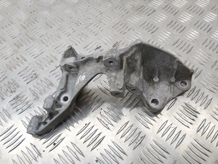Nissan Qashqai (2013 - 2017) 147174072R Прочие детали моторного отсека — фото 1