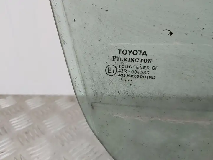 Toyota Yaris (2014 - 2019) Стекло передней двери — фото 3