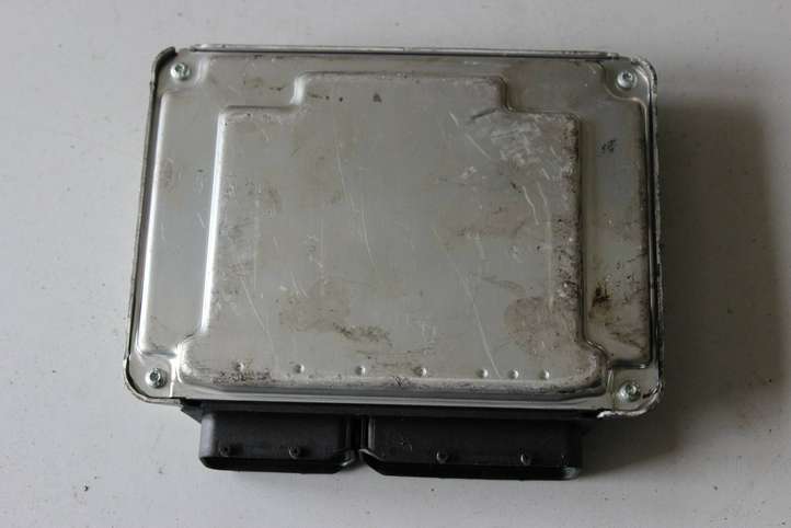 Volkswagen PASSAT B5.5 (2001 - 2005)  038906019KE Блок управления двигателя