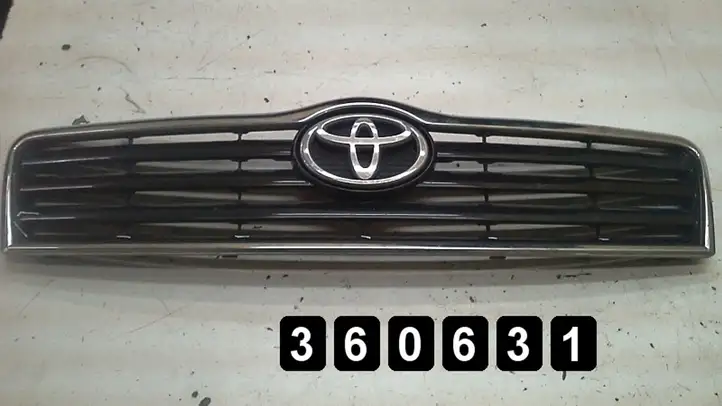 Toyota Avensis T220 (2000 - 2003) defect 53114 05060 Передняя решетка — фото 1