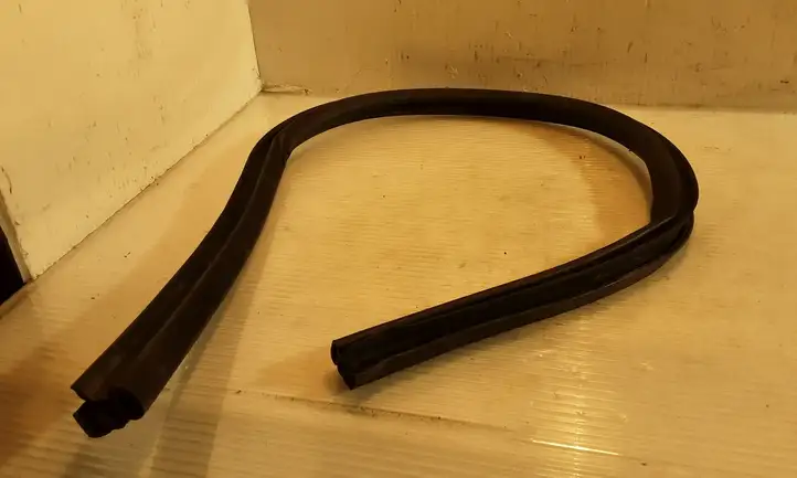 Audi A7 S7 4G (2010 - 2014) 4G8823723A Уплотнитель подкапотного пространства — фото 1