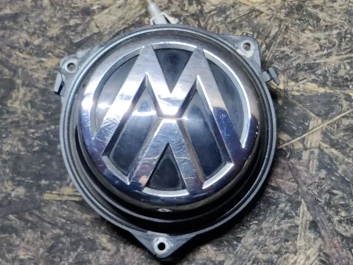 Volkswagen Golf VII (2013 - 2019) 5G9827469D Ручка крышки багажника — фото 2