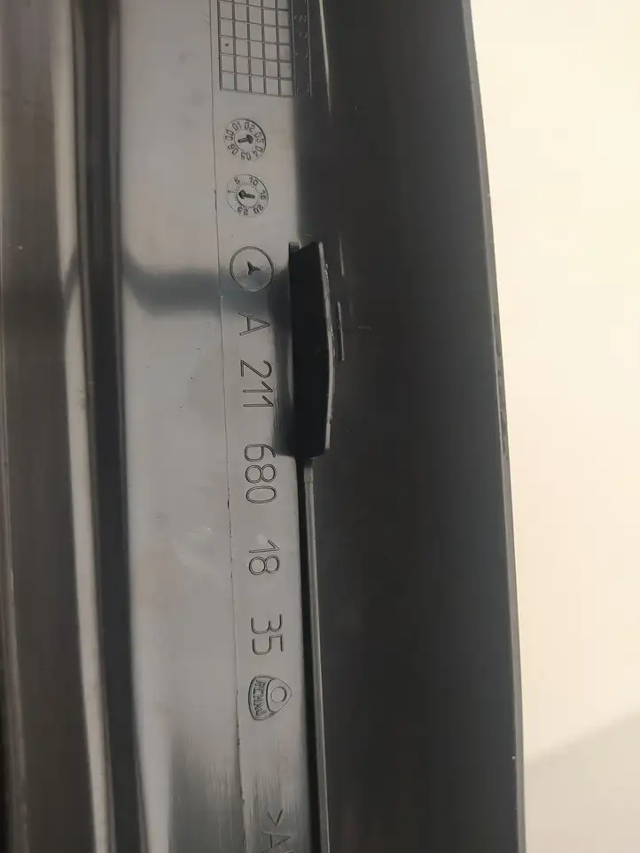 Mercedes-Benz E W211 (2002 - 2009) A2116801835 Внутренняя отделка переднего порога — фото 2