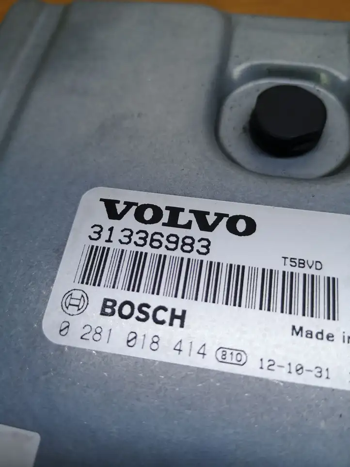 Volvo S60 (2010 - 2013) 31336983 Блок управления двигателем (ЭБУ) — фото 4