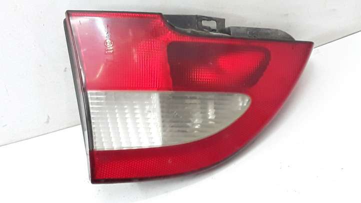 Renault Megane I (1995 - 2002)  7700428052 Задний фонарь в кузове