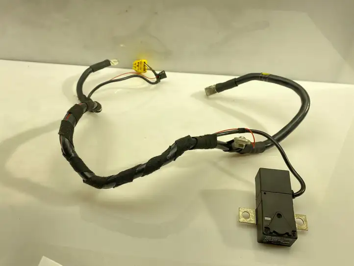 Audi A6 S6 C6 4F (2008 - 2011) 4F0915457 Реле защиты аккумулятора — фото 1