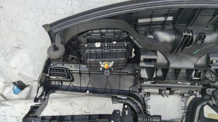 Peugeot 508 (2010 - 2014)  8247X1 Панель