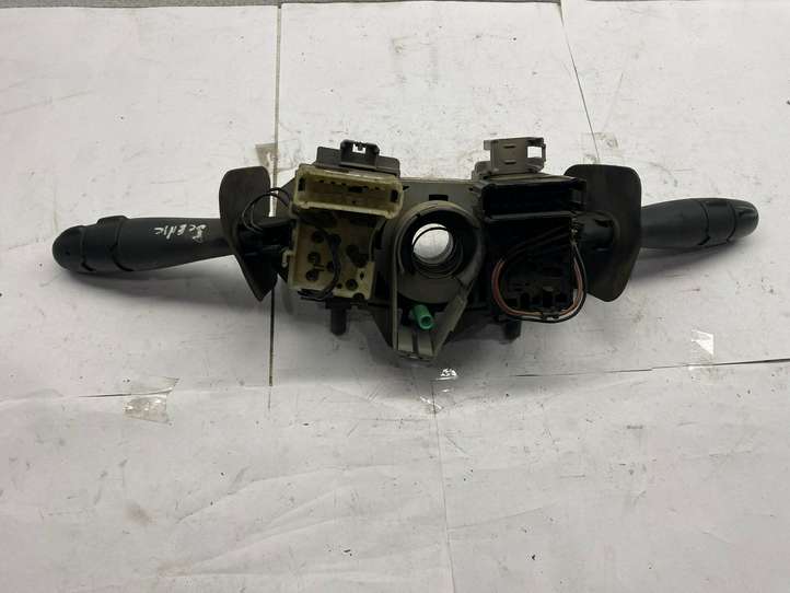 Renault Scenic II -  Grand scenic II (2003 - 2006)  7700428197 Комплект ручек