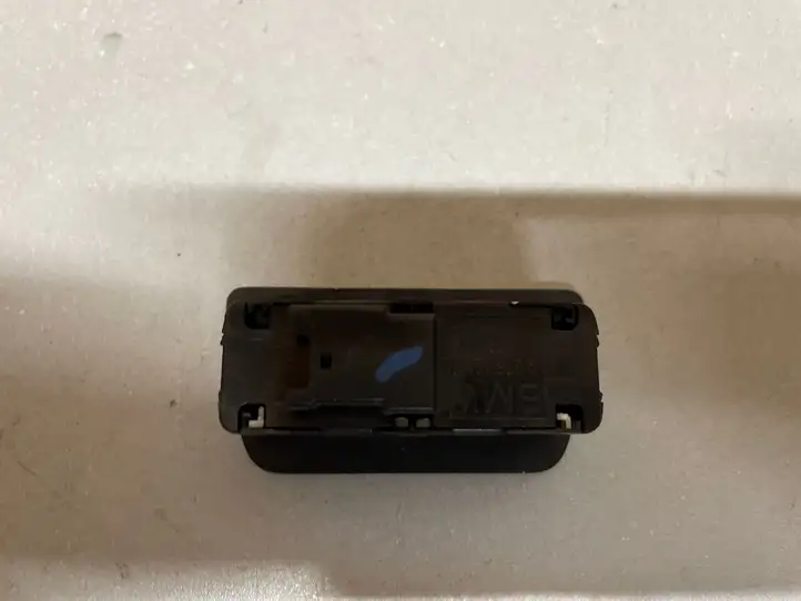 BMW X5 F15 (2013 - 2017) 6131927512102 Кнопка открытия задней двери — фото 2