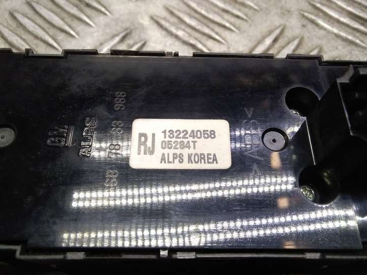 Opel Vectra (2005 - 2009)  13224058 Кнопка стеклоподъемников