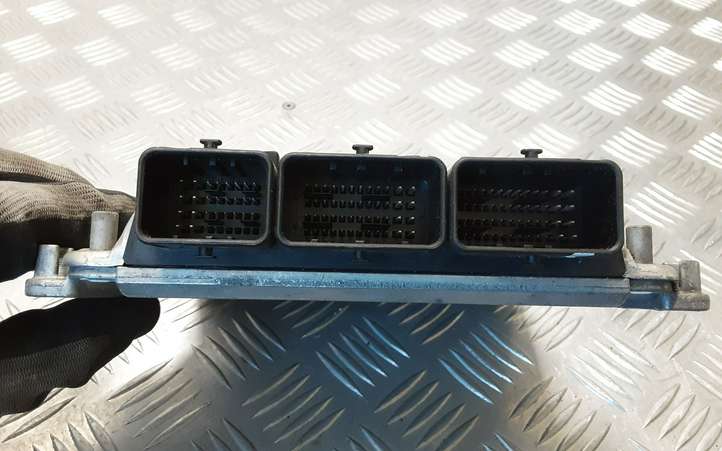 Renault Laguna (2001 - 2005)  8200153946 Блок управления двигателя