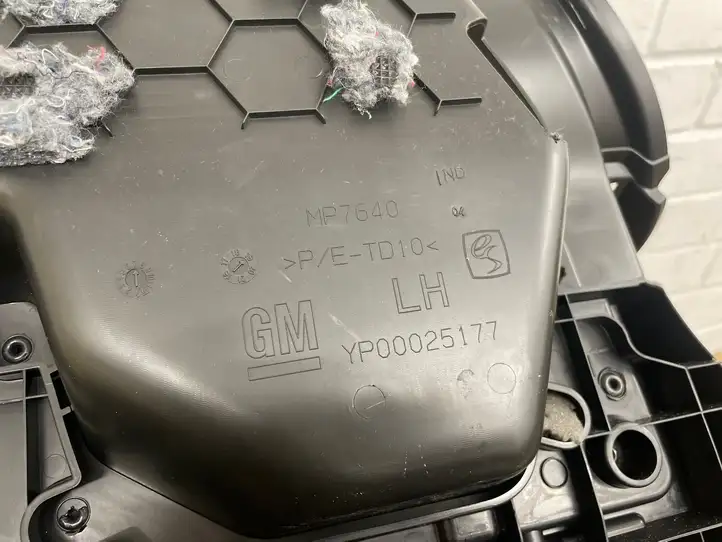 Opel Grandland X (2017 - ) YP00025177 Прочая отделка багажника — фото 3