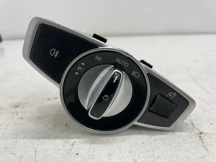 Mercedes-Benz E AMG W213 (2016 - ) A2229055508 Включатель фонарей — фото 1