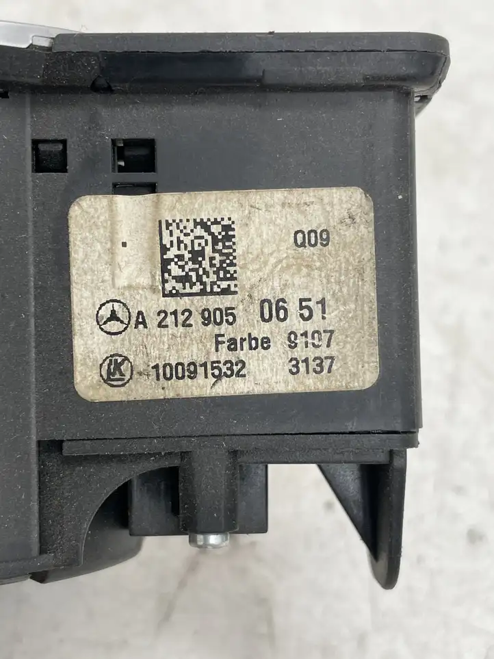 Mercedes-Benz A W176 (2012 - 2018) A2129050651 Включатель фонарей — фото 3