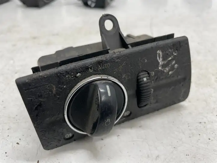 Mercedes-Benz E W211 (2002 - 2009) 2115450304 Включатель фонарей — фото 1