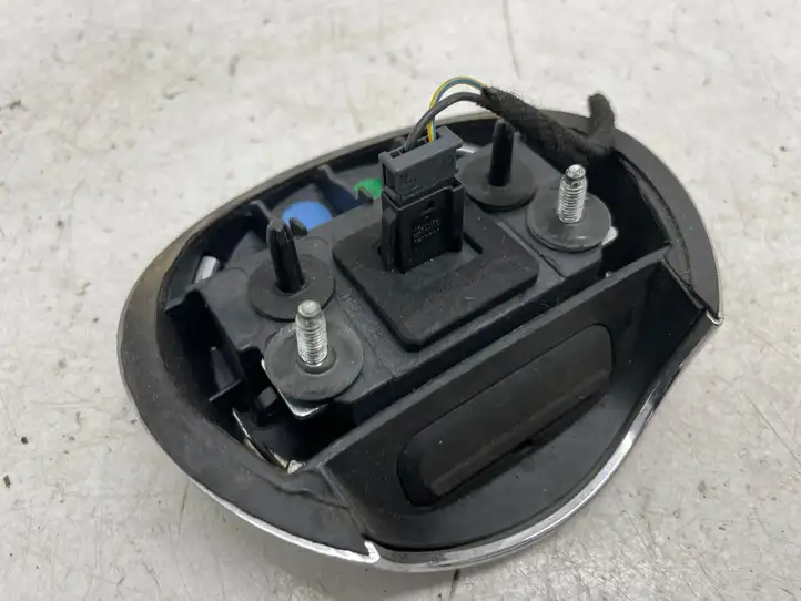 Opel Astra K (2015 - 2020) 39040296 Кнопка закрытия крышки багажника — фото 2