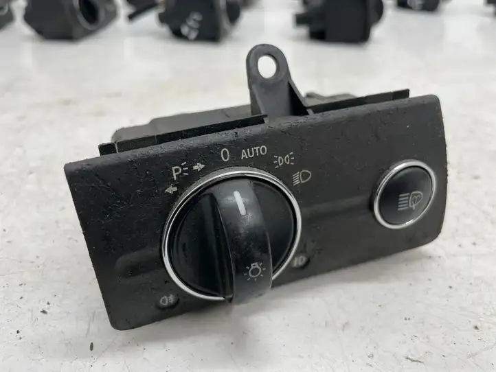 Mercedes-Benz E W211 (2002 - 2009) 2115450104 Включатель фонарей — фото 1