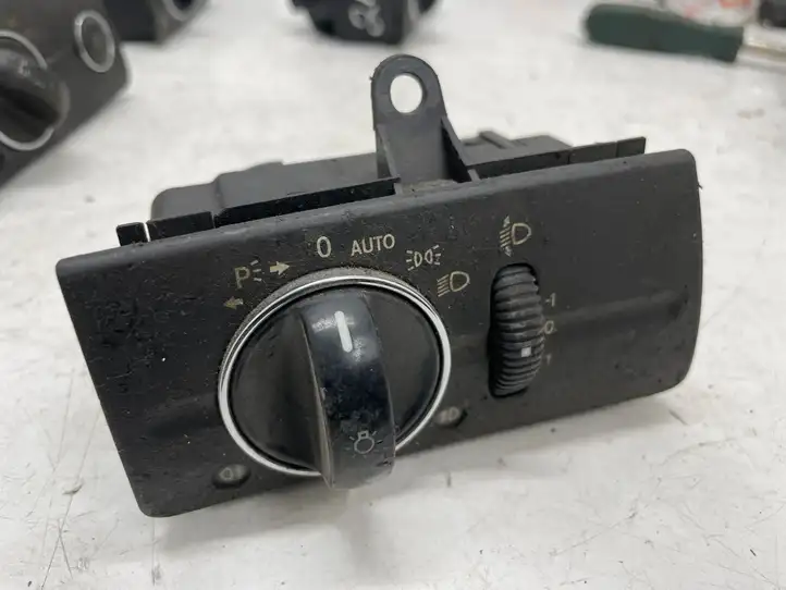 Mercedes-Benz E W211 (2002 - 2009) 2115450904 Включатель фонарей — фото 1