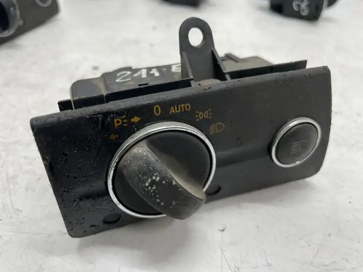 Mercedes-Benz E W211 (2002 - 2009) 2115450104 Включатель фонарей — фото 1
