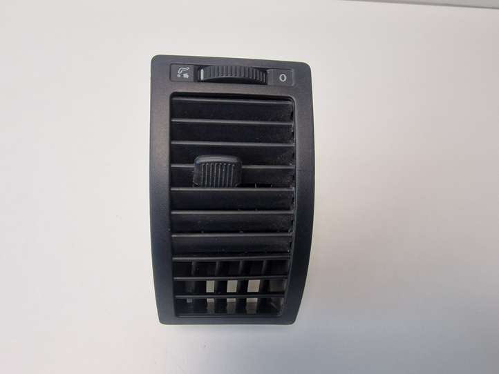 Volkswagen Polo (2005 - 2009)  6Q08197049B9 Боковая воздушный дефлектор