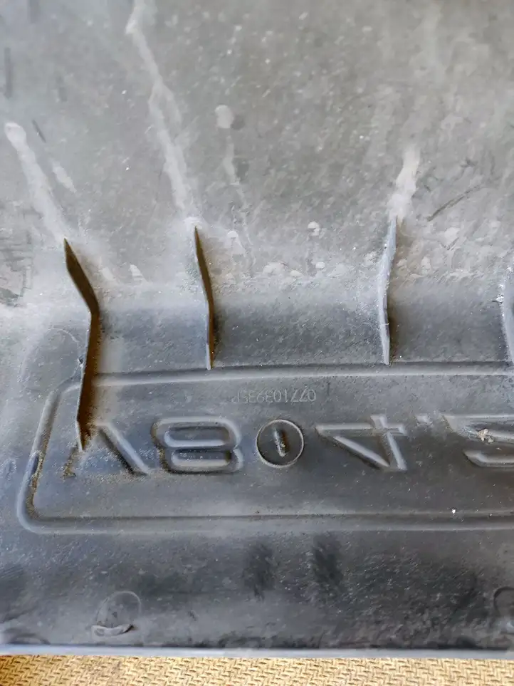 Audi A4 S4 B6 8E 8H (2000 - 2006) 077103935P Крышка двигателя декоративная — фото 2