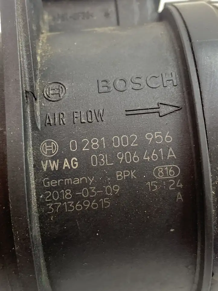 Audi A4 S4 B9 (2015 - 2019) 03L906461A Датчик массового расхода воздуха — фото 4