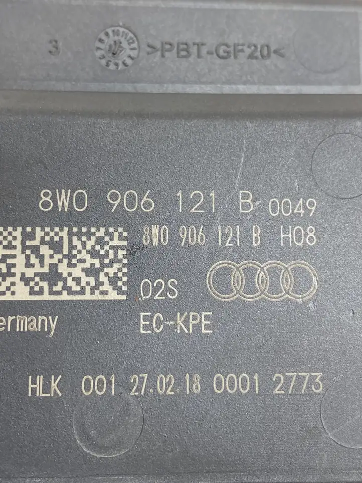 Audi A4 S4 B9 (2015 - 2019) 8W0906121B Блок управления топливным насосом — фото 3
