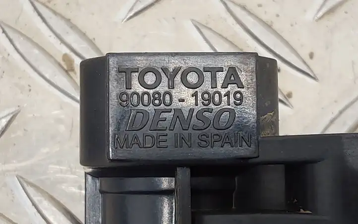 Toyota Corolla Verso AR10 (2004 - 2009) 9008019019 Катушка зажигания — фото 2