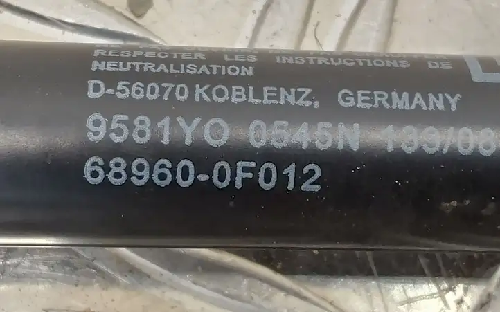 Toyota Corolla Verso AR10 (2004 - 2009) 689600F012 Амортизатор крышки багажника — фото 2