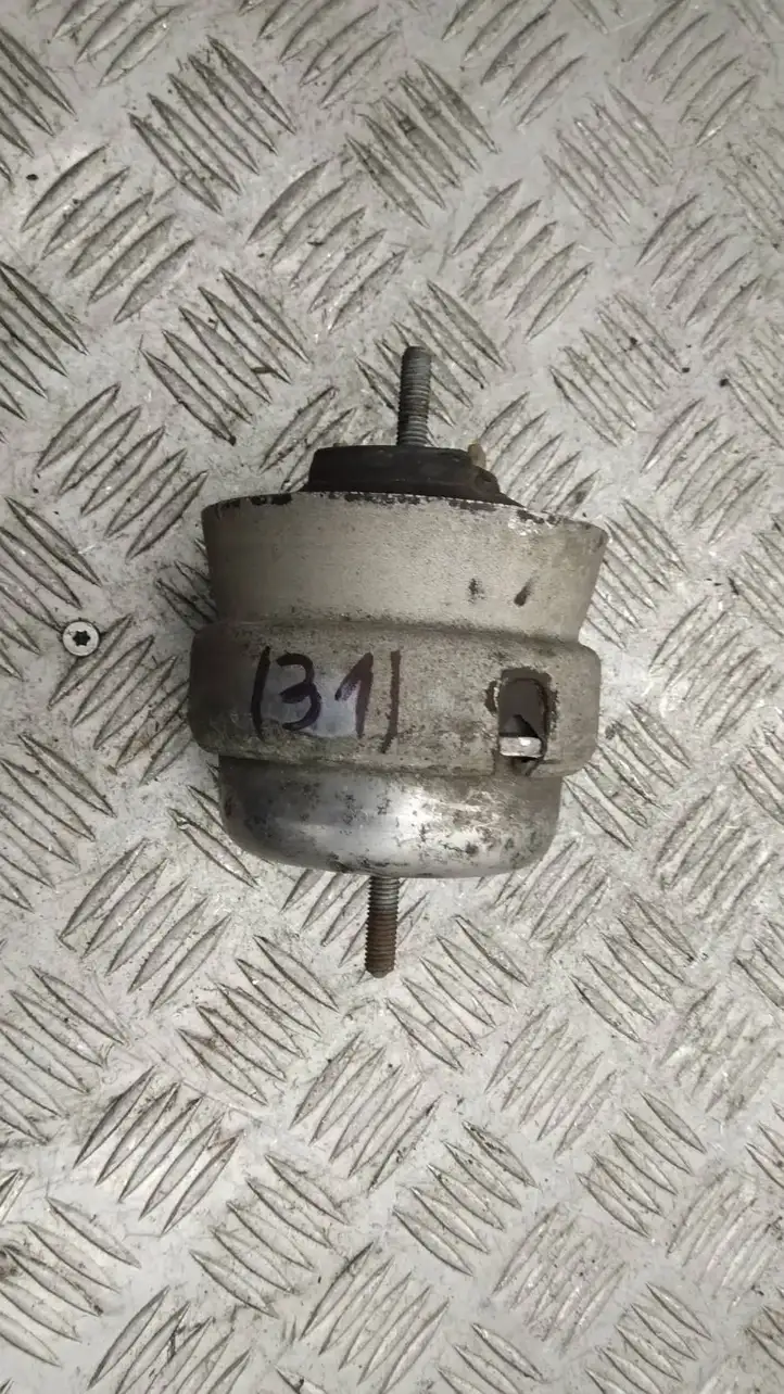 Audi A4 S4 B6 8E 8H (2000 - 2006) 8E0199379G Опора двигателя — фото 3