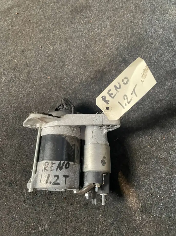 Renault Clio III (2005 - 2012) 233001071R Стартер — фото 1