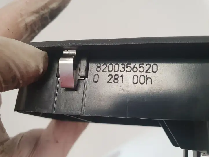 Renault Clio III (2005 - 2012) 8200356520 Кнопка стеклоподъемников — фото 3