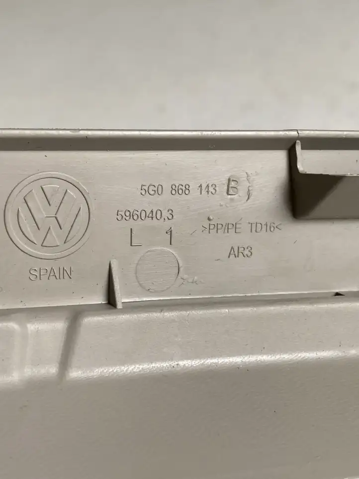 Volkswagen Golf VII (2013 - 2019) 5G0868143B Прочие детали салона — фото 4