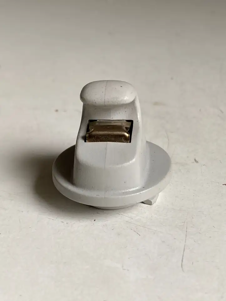 Volkswagen Golf VII (2013 - 2019) 5G0857561B Крепление солнцезащитного козырька — фото 1