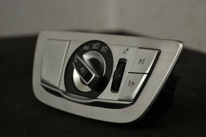 BMW 7 G11 G12 (2015 - 2022) 6841888 Включатель фонарей — фото 5