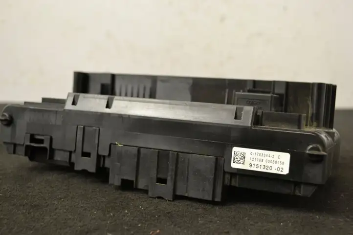BMW 7 F01 (2008 - 2016) 9151320 Блок предохранителей — фото 6