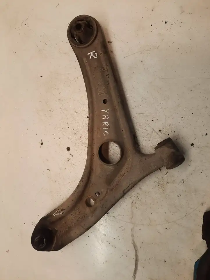 Toyota Yaris (1999 - 2003) Вилка подвески — фото 2