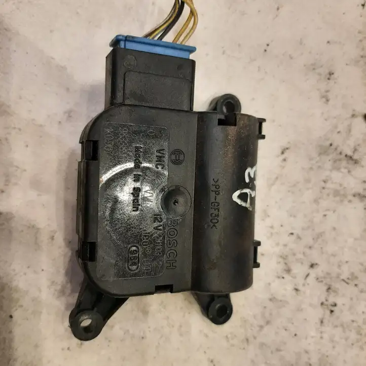 Audi A3/S3 8P (2003 - 2005) 0132801345 Двигатель задвижки потока воздуха — фото 1