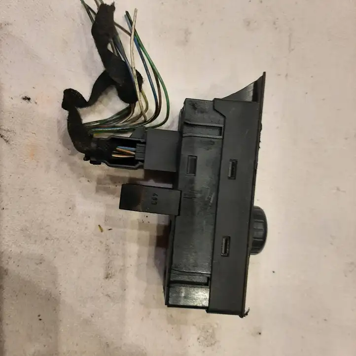 Audi A3/S3 8P (2003 - 2005) 8P0919721 Другие включатели / ручки/ переключатели — фото 2