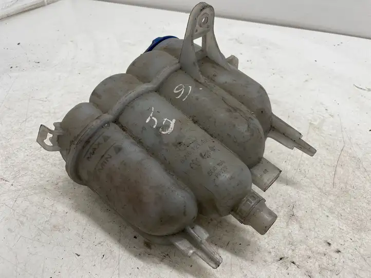 Audi A4 S4 B9 (2015 - 2019) 8W0121405E Расширительный бачок — фото 2