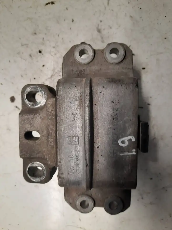 Audi A3/S3 8P (2003 - 2005) 1K0199555 Опора двигателя — фото 1