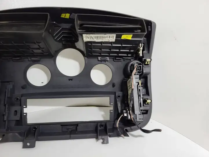 Renault Scenic II - Grand scenic II (2003 - 2006) 8200233723 Центральный воздушный дефлектор — фото 27