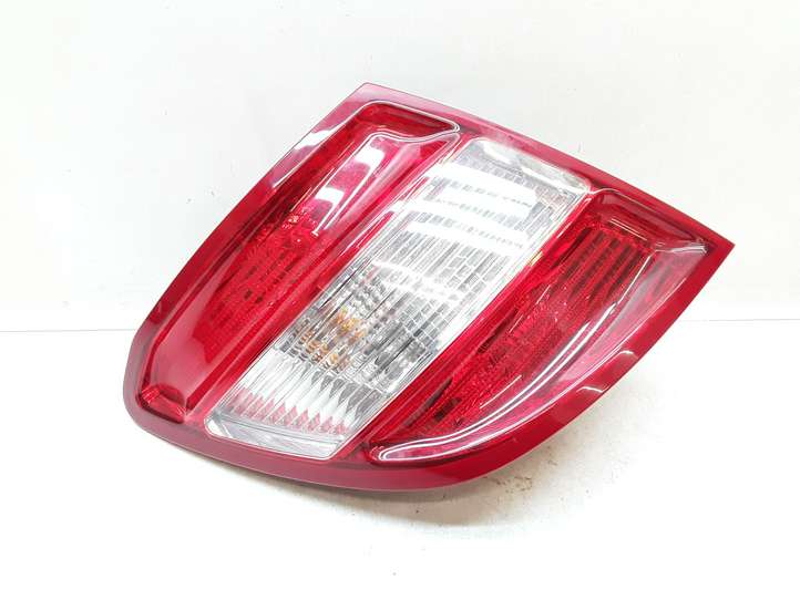 Mercedes-Benz C W204 (2007 - 2014)  01031020 Задний фонарь в кузове