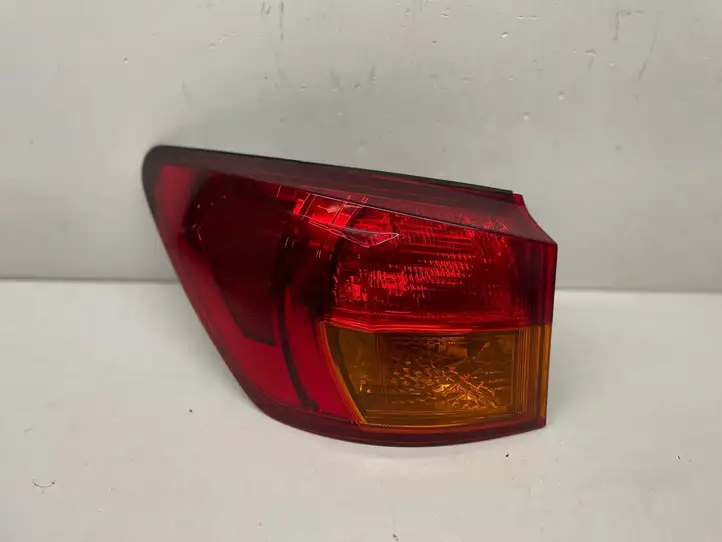 Lexus IS 220D-250-350 (2005 - 2010) 8156153170 Задний фонарь в кузове — фото 1