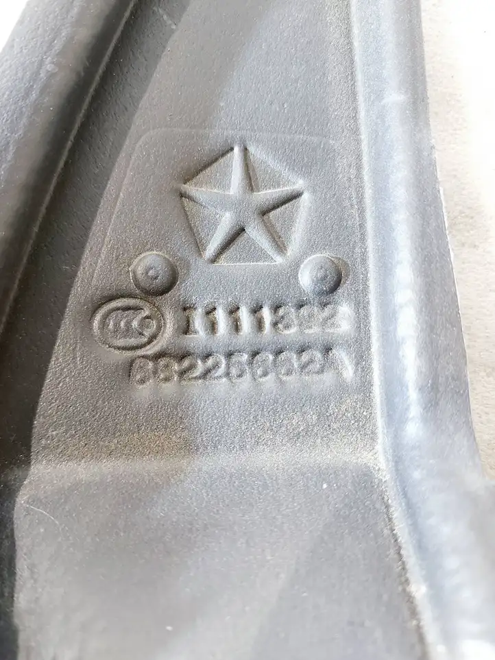 Chrysler Pacifica (2016 - ) 68225662A Абсорбер крыла — фото 2