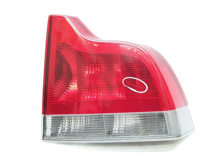 Volvo S60 (2000 - 2004)   Задний фонарь в кузове