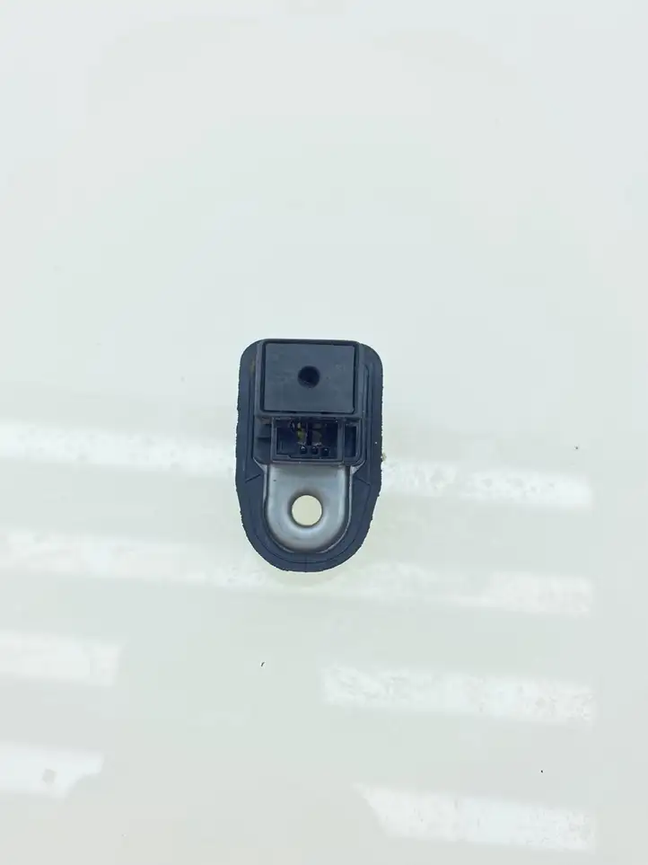Subaru Forester SG (2006 - 2008) 83331AE001 Датчик открытия задней двери — фото 2
