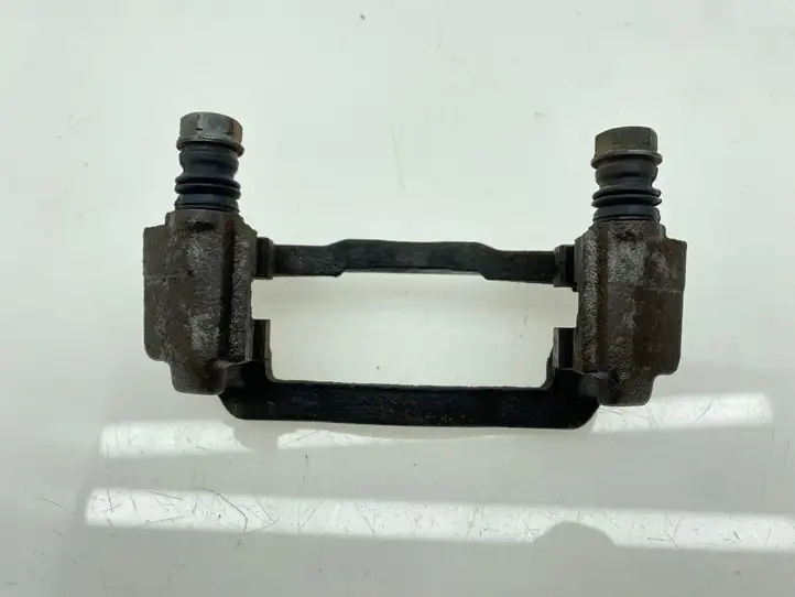 Subaru Legacy (2003 - 2009) 26625AG030 Скоба заднего тормозного суппорта — фото 4
